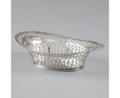 Bonbon / sweetmeat basket silver. Elegant model with openwork sides including star-shaped openwork. Netherlands, Schoonhoven,