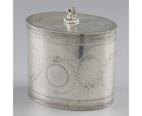 Biscuit box, silver. High oval model with richly engraved decorations including garlands. The hinged lid has a squirrel-shape