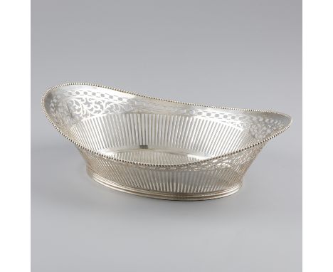 Bread basket silver. Beautiful oval model with pearl rim and openwork sidess. Netherlands, Voorschoten, Silver Factory Voorsc