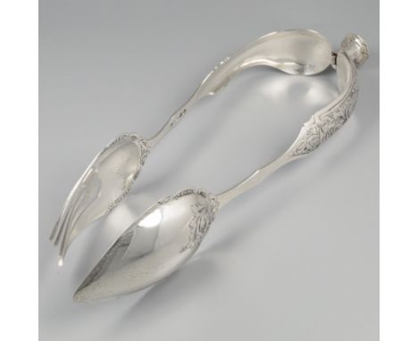Salad tongs, Willem Willems, Amsterdam 1851, silver. Beautiful model with engraved Biedermeier decoration and equipped with a