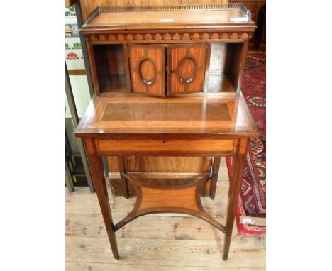 An Edwardian ladies writing desk, cross-banded and inlaid decoration, the upper galleried shelf over two door cupboard, singl