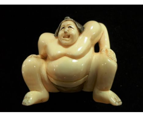 A late 19th century Japanese ivory netsuke of a sumo wrestler, 4.5cm x 4.5cm, signed