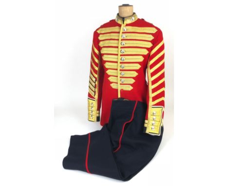 Grenadier Guards Drum Major's Scarlet Tunic. A very good clean Elizabeth II period example. Scarlet woollen cloth with dark b