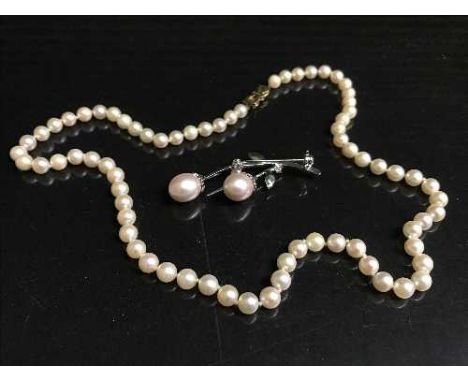 A set of of Lotus cultured pearls with gold clasp, together with a pearl brooch