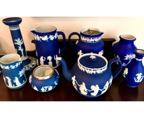 EIGHT PIECES OF EARLY WEDGWOOD CERAMIC ITEMS
