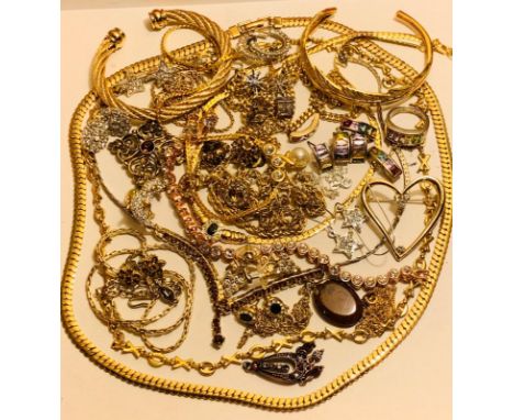 ASSORTMENT OF COSTUME JEWELLERY INCLUDING SEVEN NECKLACES, SIX CHAINS, ELEVEN PAIRS OF STUD EARRINGS, ONE PAIR OF LOOP EARRIN
