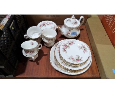 A Royal Albert Lavender Rose part tea service of 26 pieces