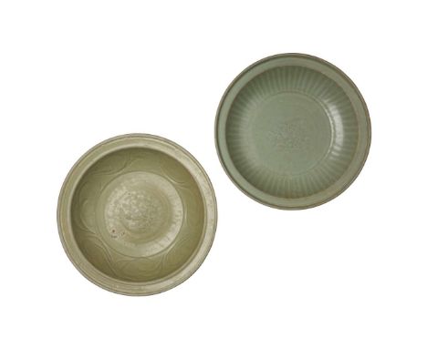  TWO LONGQUAN CELADON-GLAZED DISHES MING DYNASTY OR LATER 明或更晚 龍泉青釉花卉紋大盤（共兩件）one centre moulded with a spray of flowers, encl