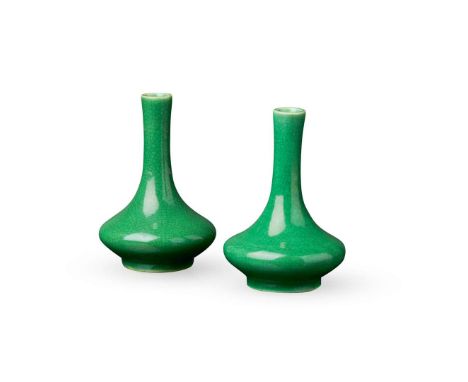  [PRIVATE SCOTTISH COLLECTION, RENFREWSHIRE] PAIR OF SMALL LANGYAO GREEN-GLAZED VASES QING DYNASTY, 18TH-19TH CENTURY 清 郎窯綠釉小