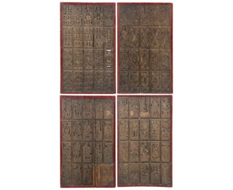 Cuatro matrices de madera, talladas para la impresión xilográfica correspondientes a un tarot completo de 78 cartas. Probable