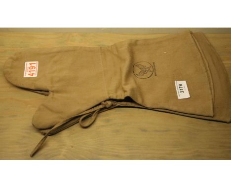 Pair of USAAF gloves. P&amp;P Group 1 (£14+VAT for the first lot and £1+VAT for subsequent lots) 