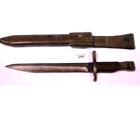 Ross Rifle Co bayonet and leather scabbard stamped Quebec 1907, blade L: 26 cm. P&amp;P Group 2 (£18+VAT for the first lot an