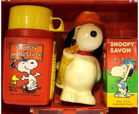 Vintage Snoopy and Woodstock child's lunch box with contents of money box, thermos flask and unused Snoopy soap box. P&amp;P 