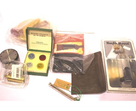 Mixed hunting items including cartridge belt Nordik Mouse and timer. P&amp;P Group 2 (£18+VAT for the first lot and £3+VAT fo