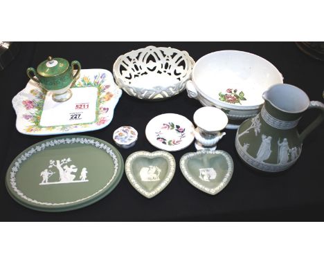 Wedgwood ceramics of mixed designs including jasperware, creamware and others. P&amp;P Group 3 (£25+VAT for the first lot and
