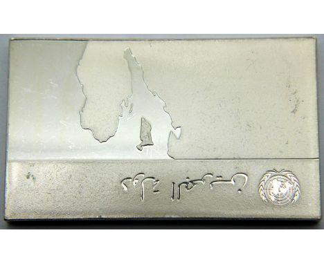 Hallmarked silver ingot with Arabic inscription by John Pinches, 33g. P&amp;P Group 1 (£14+VAT for the first lot and £1+VAT f