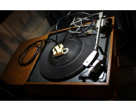Garrard SP25 MkII turntable. P&P Group 3 (£25+VAT for the first lot and £5+VAT for subsequent lots)Condition Report: All elec