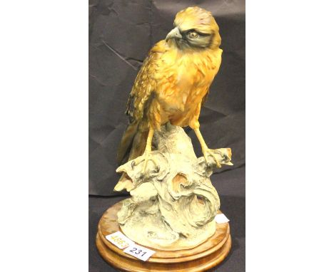 Giuseppe Armani large Capodimonte style eagle on a branch, raised on a plinth, H: 40 cm. P&amp;P Group 3 (£25+VAT for the fir