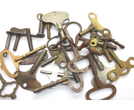Box of mixed antique clock keys. P&amp;P Group 1 (£14+VAT for the first lot and £1+VAT for subsequent lots) 