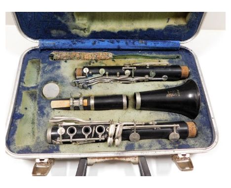 A Boosey &amp; Hawkes clarinet, case lining a/f