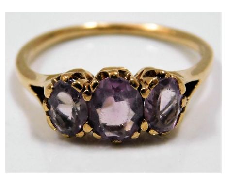 A 9ct gold amethyst stone ring 2.4g size R