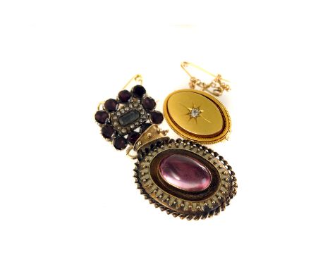 A small collection of 19th century jewellery,  including a foil backed amethyst-set portrait pendant in silver gilt Holbein f
