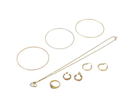 Schmuckkonvolut 7-teilig, GG/WG/RG 14K 24,7 g, Händlerkonvolut bestehend aus 1 Ring Weite 54, 3 Armreifen, 1 Kette 44 cm, mit