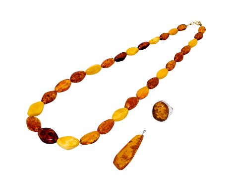 3-teiliges Konvolut Bernsteinschmuck best. aus langer Kette (ca. 71 cm, sehr guter Zustand, sollte neu gefädelt werden), Anhä