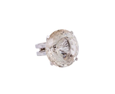 Außergewöhnlicher Ring mit großem Bergkristall von ca. 150 ct, Durchmesser ca. 36,5 mm, Gesamthöhe ca. 5 cm, Silber, total 54