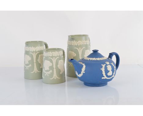 A commemorative Queen Victoria pitchers set, comprising three graduated jugs, tallest 17.5cm tall. Together with a Wedgwood J