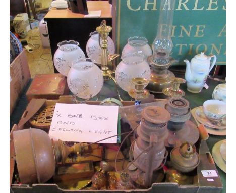 A mixed lot of metalwares and other items, including: paraffin lamps, brass trivet, brass five branch ceiling light, miniatur