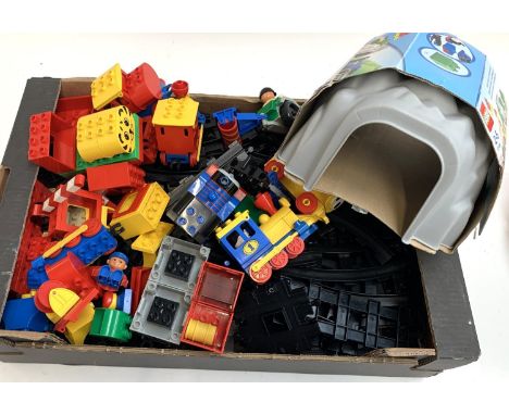 Lego Duplo: Large quantity of tracks; engines inc Thomas, tractor, tunnel 