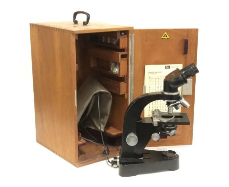 Mid-20th century cased monocular microscope, Ernst Leitz Wetzlar 573511, the integral stand and base with screw adjusting uni