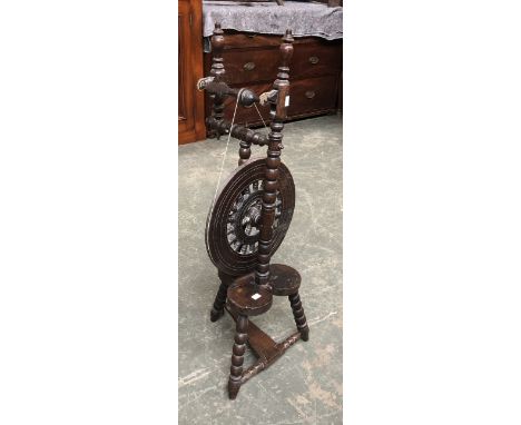 An oak bobbin turned spinning wheel, 96cmH 