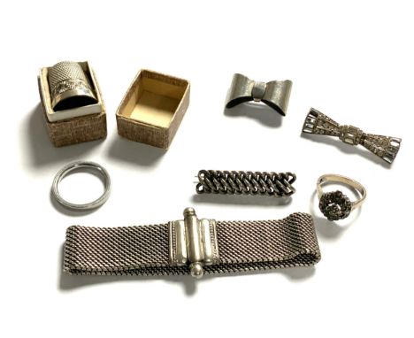 A quantity of silver and white metal jewellery to include Art Deco marcasite ring, boxed thimble, paste set bow brooch, mesh 