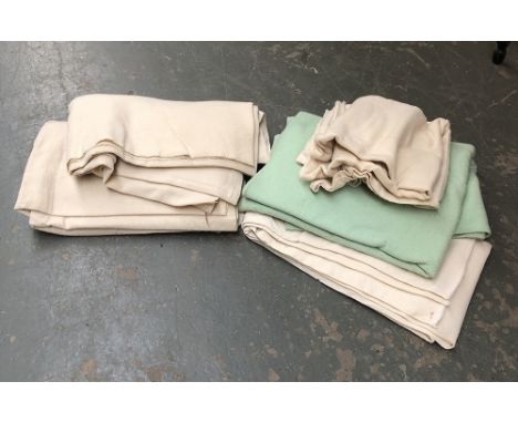 Five good vintage wool blankets 