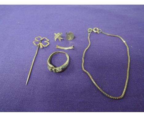 A small selection of 9ct gold and yellow metal including four leaf clover pin, odd earrings, bracelet, dress ring (AF)  appro