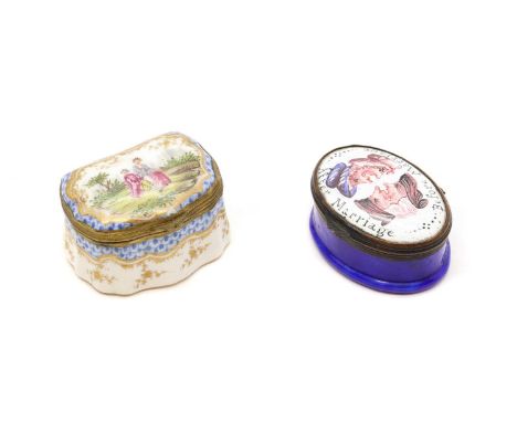 A Meissen style porcelain box,depicting a courting couple, underglaze blue crossed swords mark,5cm widetogether with an ename