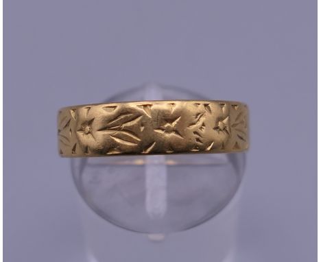 A 22 ct gold embossed wedding band. Ring size Q/R. 3.2 grammes.