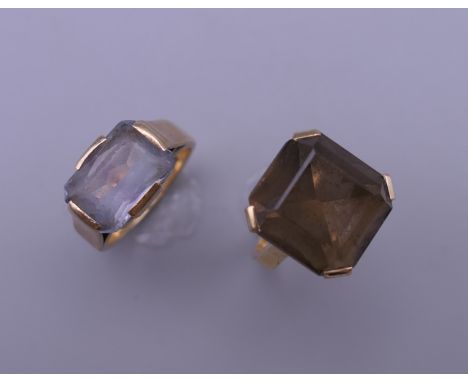 Two 9 ct gold rings. Ring size K/L and I/J. 11 grammes total weight.