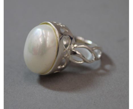 A silver pearl ring