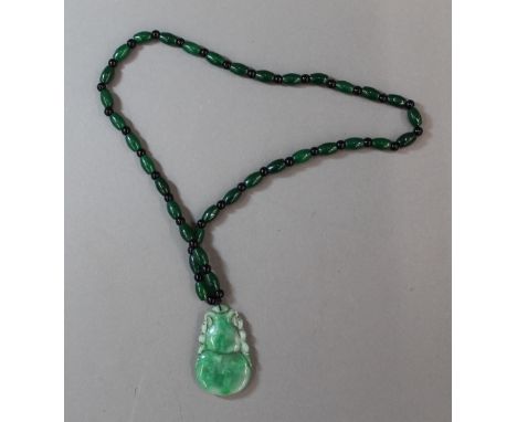 A spinach jade necklace and pendant