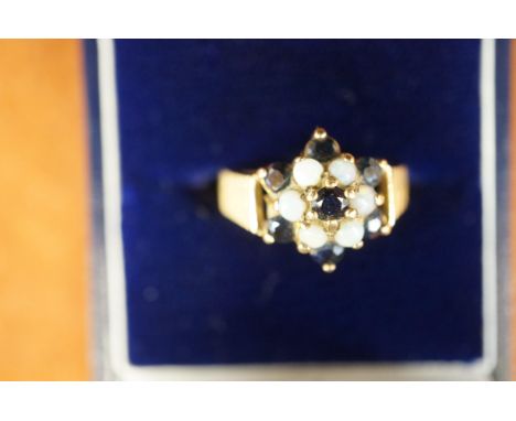 9ct gold ring set with opals &amp; sapphires Size M Weight 4 g