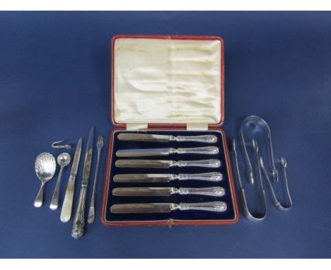 Mixed collection of good flatware to include caddy spoon, fruit knives, sugar nips etc