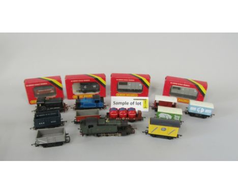 Hornby brown wagons, a Hornby shunt engine 06060, a further shunt engine from The Dock Authority and one shunt engine with bl