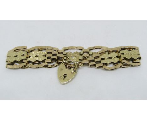 9ct stylised gate link bracelet with heart padlock clasp, 11g