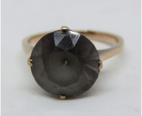 Yellow metal ring set with alexandrite, size M, 3.1g (stone purple in natural light)