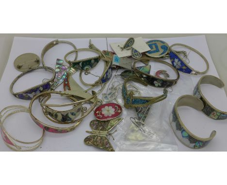 A collection of mother of pearl mounted jewellery, etc., including silver