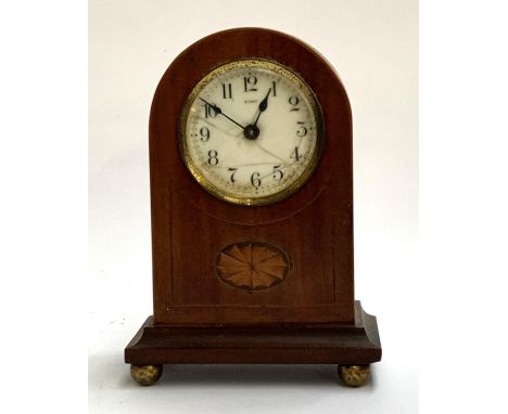 A mahogany domed small eight day mantel clock, white enamel dial with Arabic numerals, 18cmH 