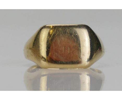 A 9ct Gold Signet Ring, size M.5, hallmarked, 5.14g